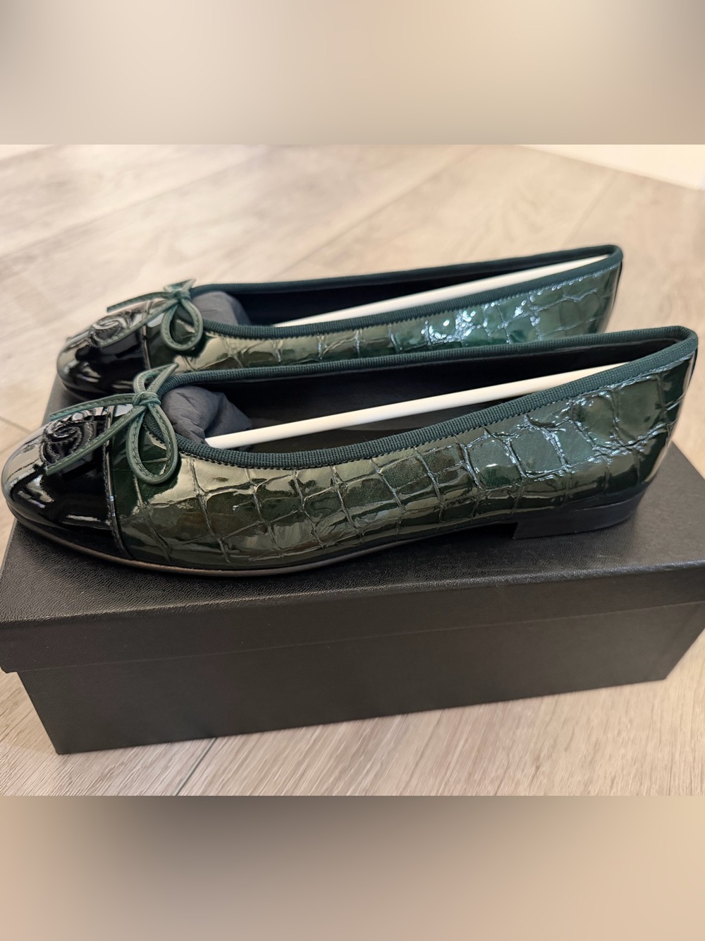 Chanel 26A Croc-Embossed Patent Ballet Flats 39 - Picture 5 of 7
